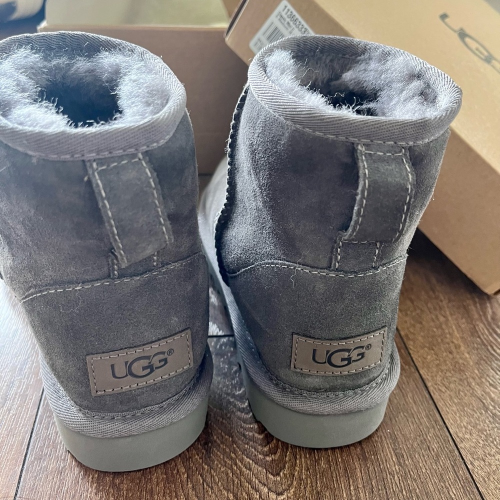 Ugg classic mini II boot （new with tag）